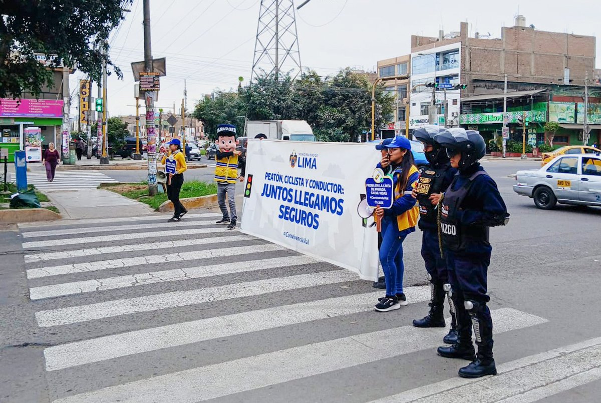 Nuestras #FantásticasViales estuvieron en las avenidas Palmeras, Marañón y Universitaria, llevando un mensaje clave a los conductores: la convivencia vial es responsabilidad de todos.🚦
Seguimos impulsando una cultura de respeto y seguridad en nuestras calles.