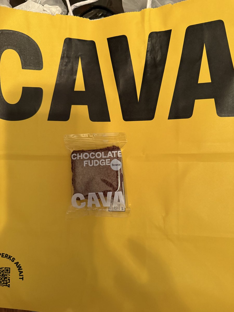 TSugarLipps's tweet photo. @cava I ordered Uber Eats my grain bowel was awesome 👏🏽 but $3.26 for this smaller then @LittleDebbie size brownie is wrong 🤬 the in store price of $2.65 is still wrong. I would have never brought this 🤦🏽‍♀️🤦🏽‍♀️ #NotWorthIt #ItsThePrinciple #Robbed 🤬🤯 https://t.co/3BvahnrBJm