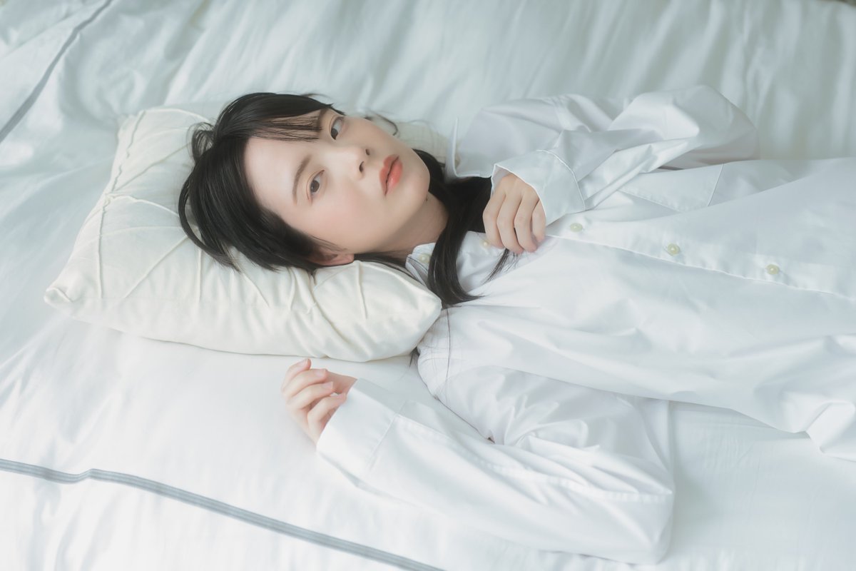 おはようございます🥱

 #ポートレート 

関西被写体/ベッド