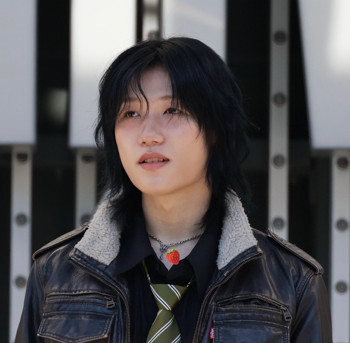 HOOOOOOOOOW is he real oh my seobie