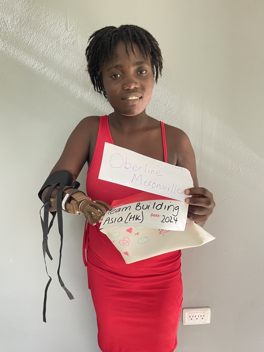 LN4HandProject's tweet image. All our love goes out to Haiti 🇭🇹🇭🇹 

Even in some of their hardest times, beautiful Ambassadors &amp;amp; Recipients are connecting over LN4 prosthetic hands💝💝 Thank you #TeamBuildingAsia for donating the hand!