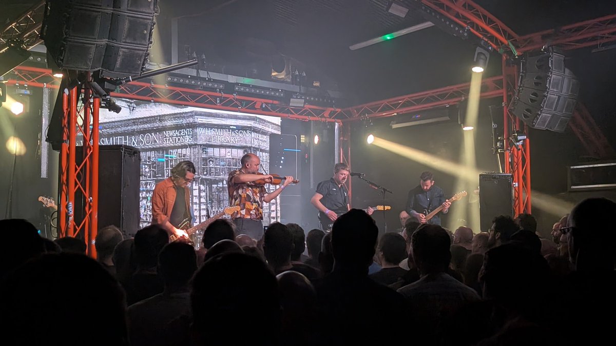 brokenviolin83's tweet photo. That was gloriously stunning
Stand up be counted #HopeOfTheStates
#Gorilla #Manchester #TheLostRiots https://t.co/iMYqsI3LYv