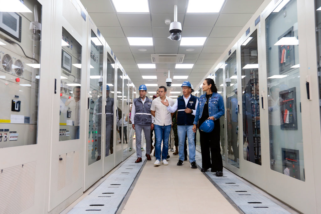 Más de $ 53 millones invertidos en obras de generación, transmisión y distribución, inauguradas en #SantaRosa.

El Gdor. <a href="/jimmyblacio_ec/">Jimmy Blacio</a> acompañó la entrega del Sistema de Transmisión y la Subestación #LaAvanzada, que garantizan energía para miles de familias orenses.