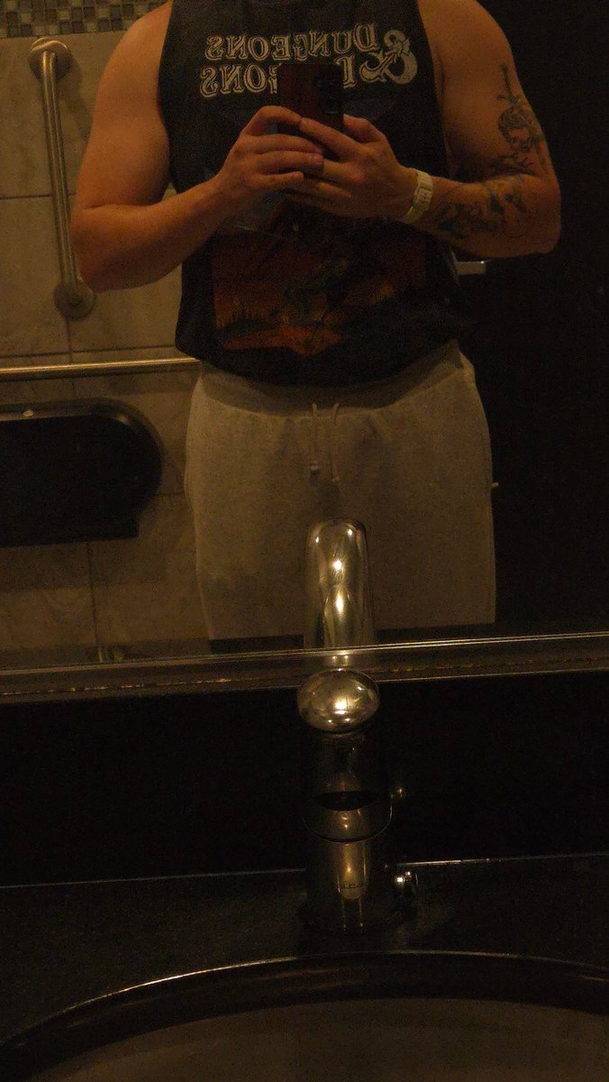Mizzy010_ttv's tweet photo. thought I looked a little better but blehh https://t.co/pY7x64rYI3