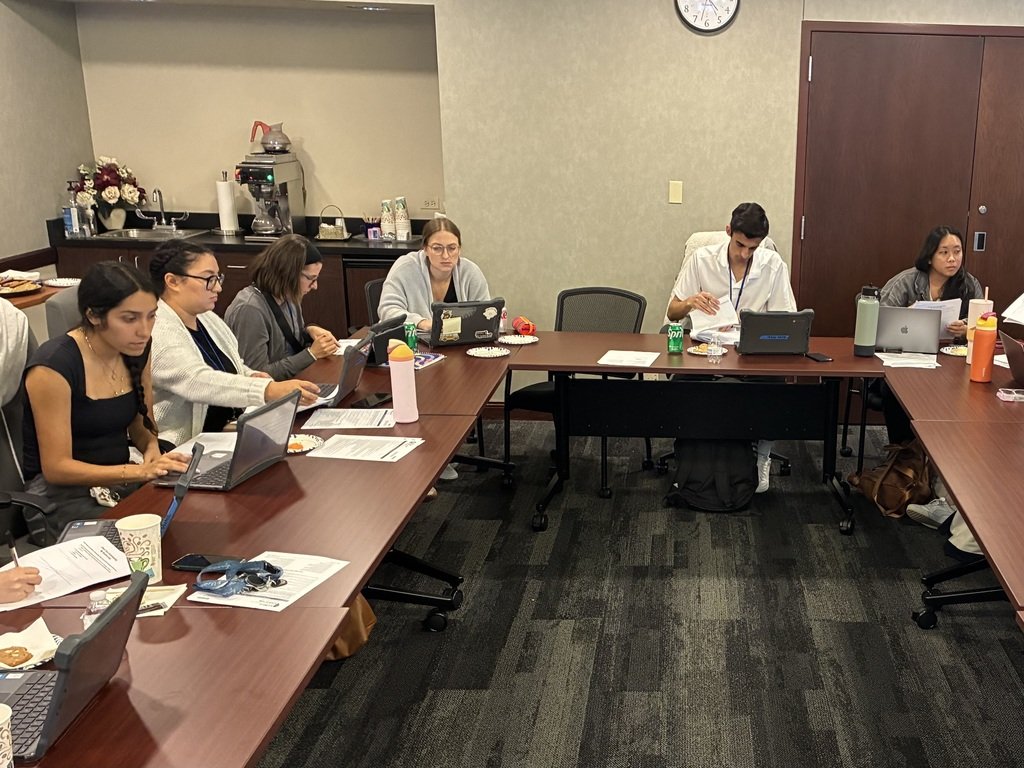 Year 2 Teachers refresh <a href="/ECRAGROUP/">ECRA Group</a> understanding with student growth &amp; wellbeing data analysis. We are committed to our collective D83 goals! 🌟 #D83Shines