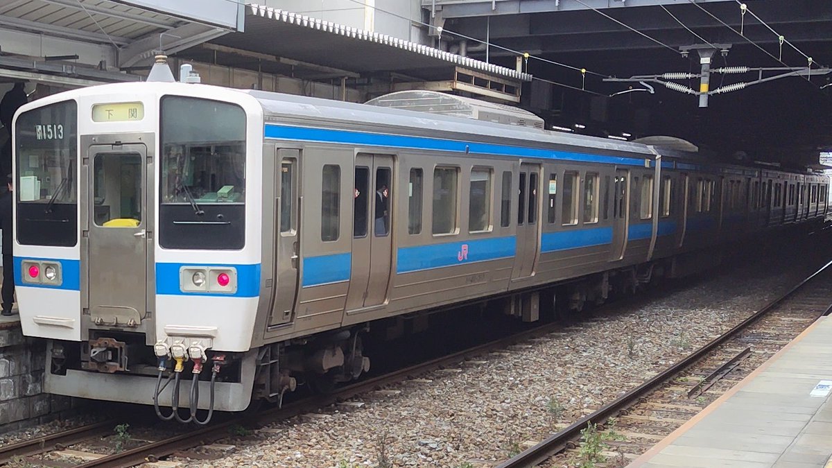 僕自身も415系は九州で見れた。

この車両は車体を211系ベースに変更したタイプです（後期型）。