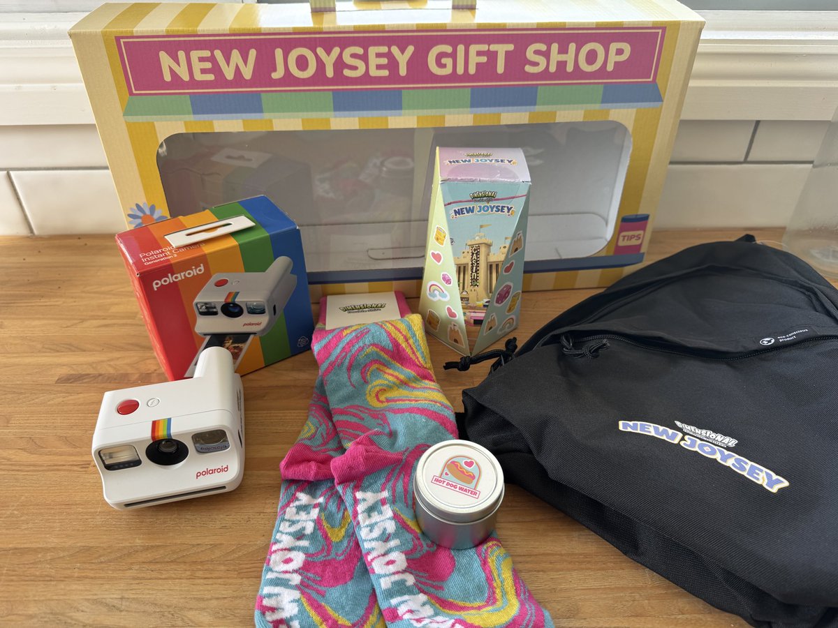 Happy New Joysey release day!

The new DLC for <a href="/OwlchemyLabs/">Owlchemy Labs</a> Dimensional Double Shift came out today and it’s so much fun to play. 

They also sent me this super cute care package 😍

#gifted