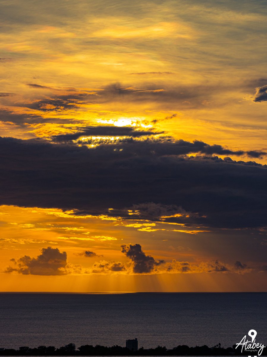 ¡Ven, te regalo un atardecer! 🧡

📍 Las 3D Sunset Apartments
🇵🇷 Rincón, P.R. 🇵🇷

Dale "❤️" y comparte 🔃 con tus amistades y familiares. | Sígueme en Facebook, Instagram, Threads y X como @atabeyphotog. | ♻️ Cuida el medioambiente y llévate tu basura. 🚯