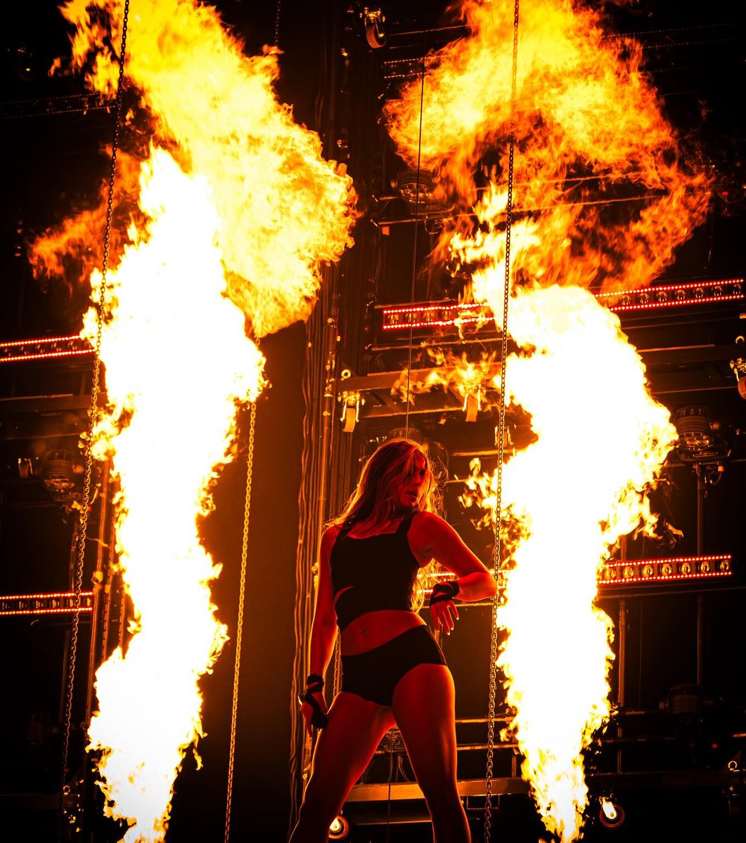 this picture of tate mcrae.