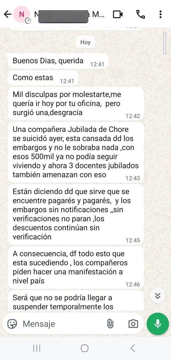 DiVargas00's tweet image. La mafia de los pagarés financia viajes, camionetas y tanto más.
Ayer entre lágrimas nos contó una directora de colegio de Asunción q ella y sus hijos llegaron a buscar comida en la basura porque no cobra nada. Hoy nos llega esta tremenda noticia de suicidio de otra víctima