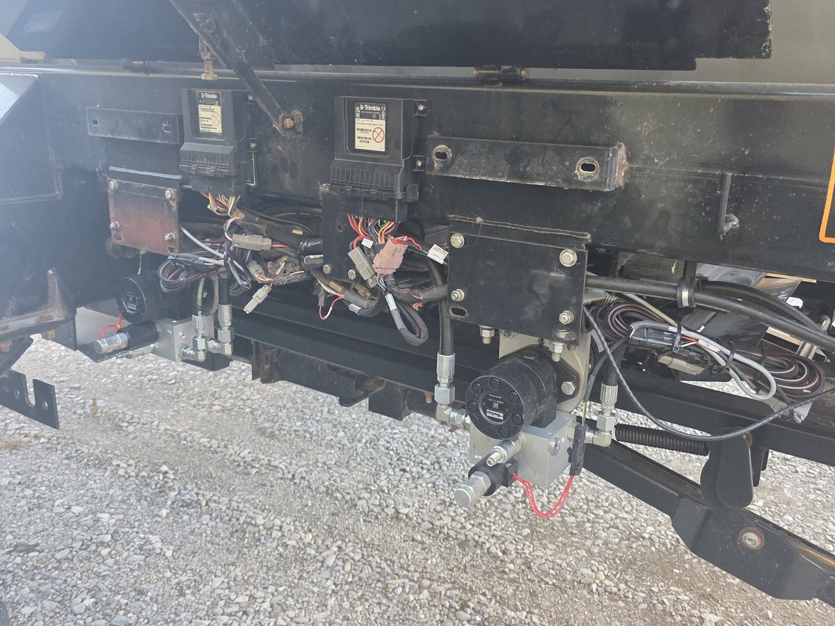 Gary_Taves's tweet photo. Another Field-IQ Dual Product Prescription install complete! 💪
Strip-Tiller running smooth with NextSwath™ for flawless end-of-row turns!
 @GPSOntario 🚜
#TrimbleAg #FieldIQ #NextSwath #ontag https://t.co/m68kc4D86C