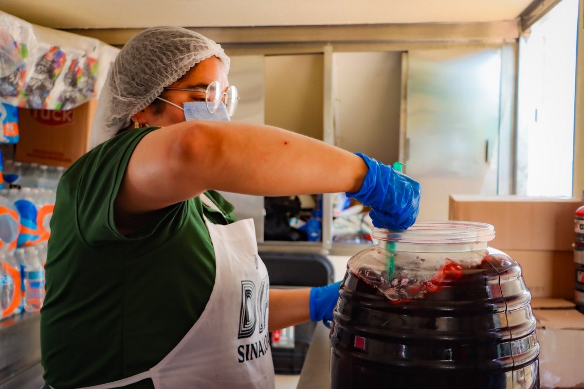 Hoy la Cocina Móvil de DIF Sinaloa estuvo en el Hospital General IMSS-BIENESTAR de Culiacán, compartiendo alimentos calientes con las familias que acompañan a sus seres queridos. 💗🍲
Pequeños gestos que reconfortan el corazón y recuerdan que no están solas ni solos.