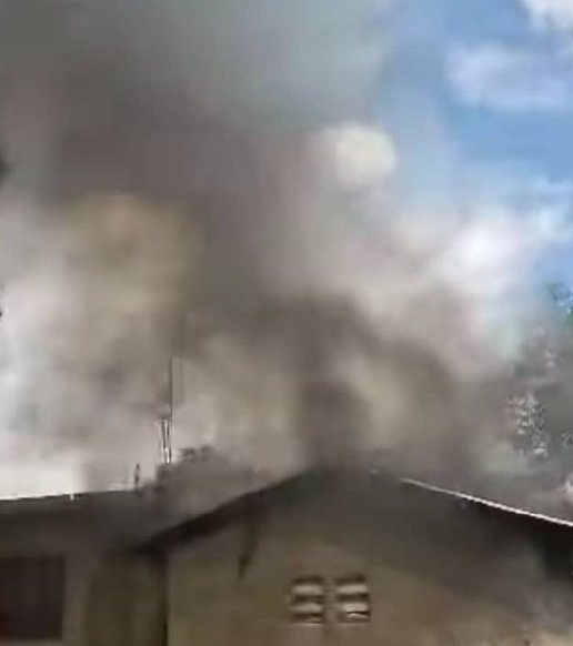 Les gangs de Koko Rat Sans Ras ont démontré leur puissance dans la localité de Chandel ce jeudi 16 octobre. Ce groupe criminel a incendié plusieurs maisons après la fuite du groupe d’autodéfense de la zone selon <a href="/LentilleInfo/">LENTILLE INFO</a>.