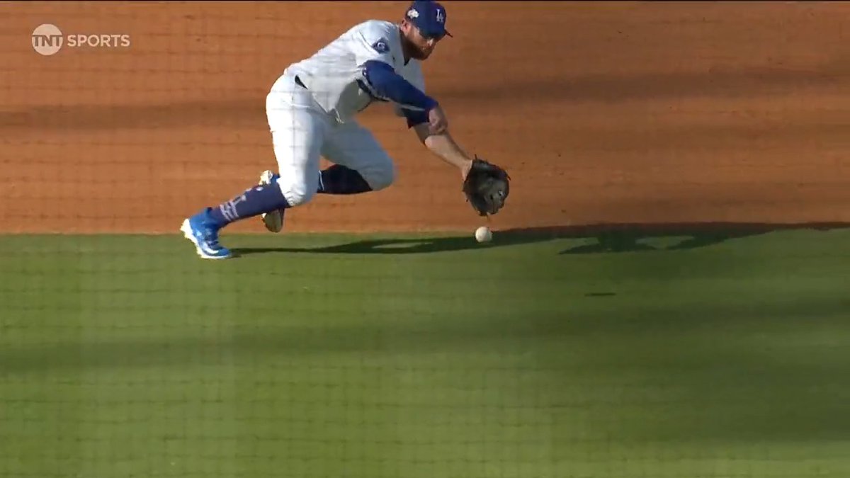 Max Muncy with a nice snag and throw home to keep this game tied!

(via @MLB)

