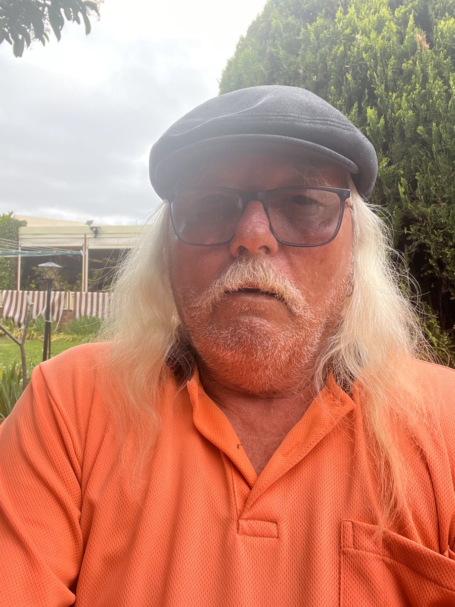 Busy morning tending to my animals now done and I’m off to find something for myself to eat then have a much needed shower.
And a few minutes rest before the garden gets watered. Always something needed doing when you live alone.