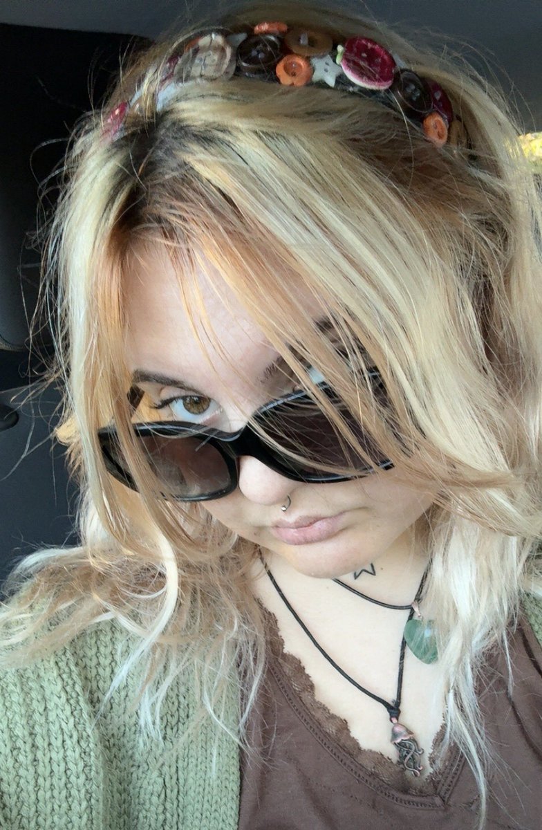 TweakerBitch98 tweet media