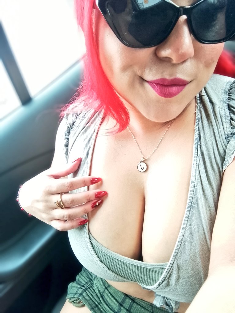 Buenas tardes 💋

Lentes oscuros....