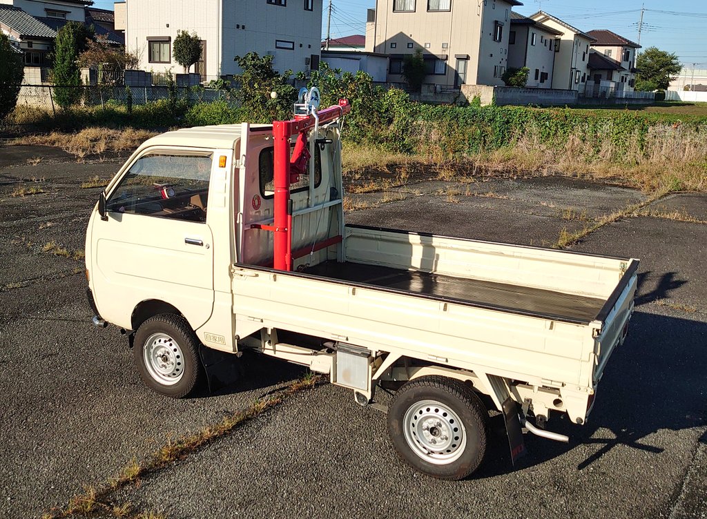 旧規格軽トラを重いトラッククレーンを取付ける暴挙。