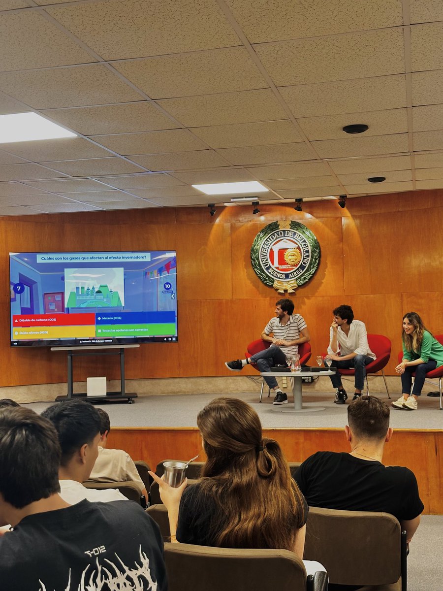 clanzani's tweet photo. 👉🏻 Las ponencias abordaron desde datos científicos alarmantes hasta la necesidad de una comunicación efectiva, demostrando la urgencia de construir un futuro más responsable con el ambiente. https://t.co/xCFA2FleHH