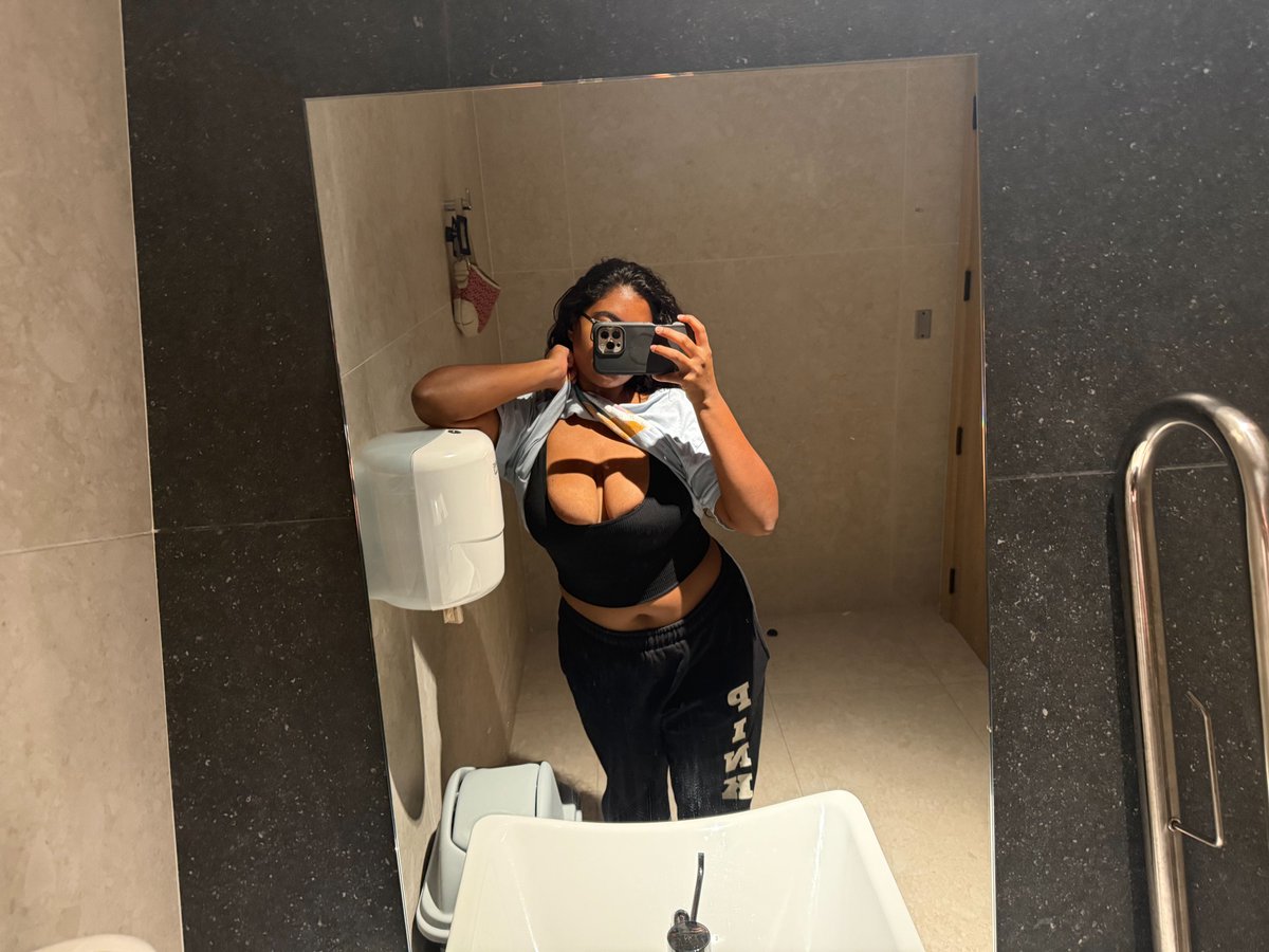 I really want to take my top off :
❤️Like : yes
🔁RT : no, but do it anyway