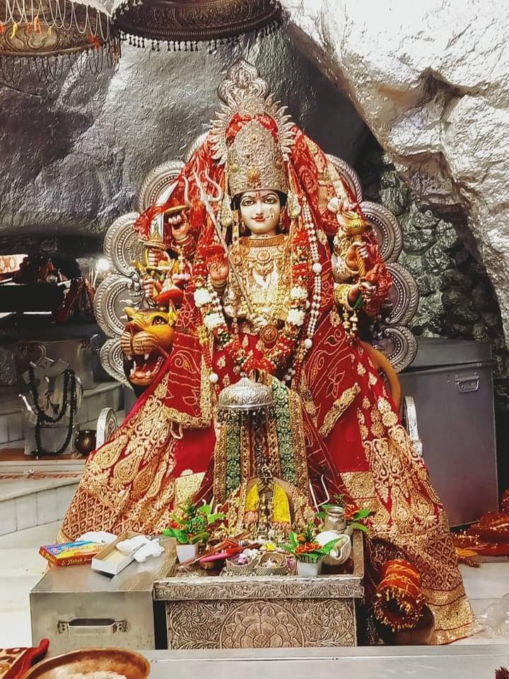 baani8609_'s tweet photo. जय माँ संतोषी माता 🙏✨
जो सच्चे मन से माँ का व्रत और भक्ति करते हैं, माँ उनके जीवन में सुख, शांति और संतोष भर देती हैं।
माँ संतोषी सबकी मनोकामनाएँ पूर्ण करें।🌸🪔✨ https://t.co/Xloh09E7W6