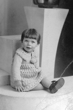 17 October 1936 | Dutch Jewish girl, Berdina Pront, was born in Amsterdam.

She was deported to #Auschwitz from #Westerbork in July 1942. She was murdered in a gas chamber after arrival selection.