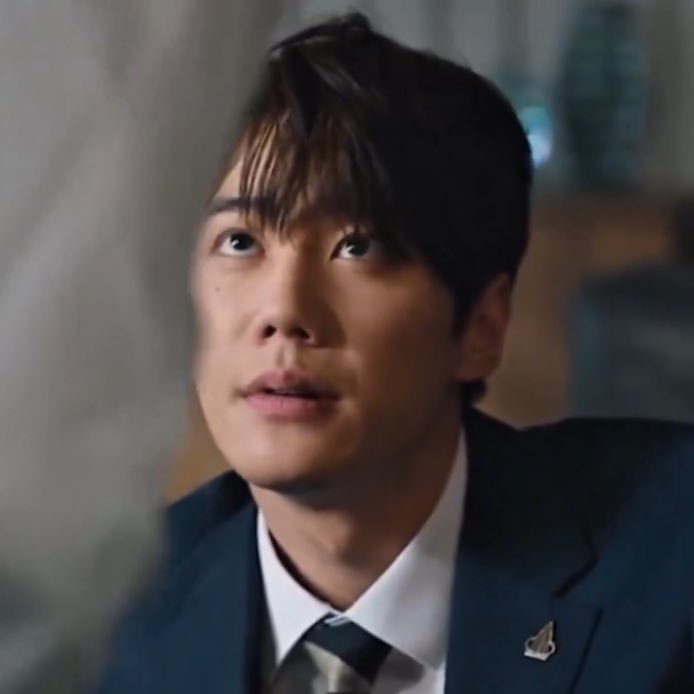 IM GONNA START TWEAKING…. WTF LEE JUNYOUNG …