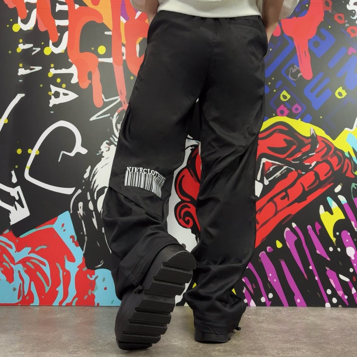 NieR_tokyo's tweet photo. 🎁超ばら撒きプレゼント🎁

TUCK DESIGN刺繍WIDE PANTS
https://t.co/TxIk3w9z0r

🎊先着55点限定超赤字大特価🎊
💥3,333円(税込み)💥

更にこのポストをリポスト
フォロー(@NieR_tokyo) で

こちらの商品を
🎁3名様にプレゼント🎁

〆切10/19日24時

是非ご参加ください🐰 https://t.co/G08qidskxu