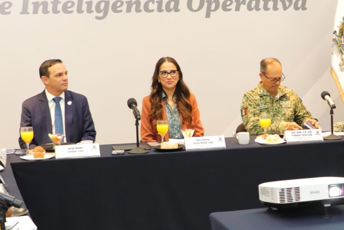 jorgelona1's tweet photo. La paz de nuestro Guanajuato es prioridad en la que sumamos a todas las voces y esfuerzos. En una nueva reunión del Grupo de Inteligencia Operativa, fortalecemos la estrategia e información compartida, que se traduce en más tranquilidad para bien de las familias guanajuatenses. https://t.co/SAAOmxDdme