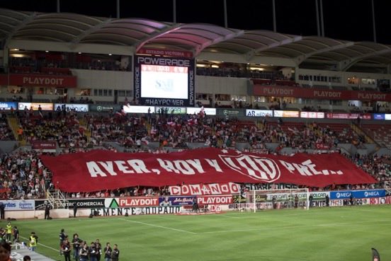 ClubNecaxa's tweet photo. 26 años de apoyo incondicional, llevando siempre con ustedes a los Rayos ♥️… ¡Gracias, y muchas felicidades por este nuevo aniversario, @comando_necaxa! 👏

#FuerzaRayos ⚡️ https://t.co/QJ3tbMKCQ1