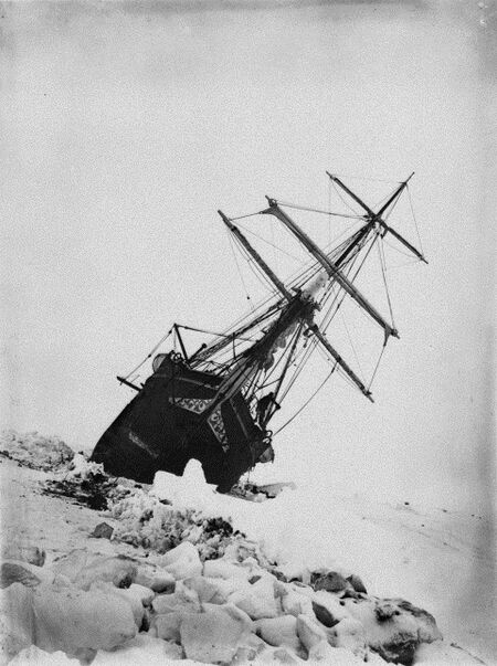 #OnThisDay in 1915, water began pouring into Shackleton's expedition ship 'Endurance'. Shackleton was leading the Imperial Trans-Antarctic Expedition (1914-1917) with the objective of attempting to make the first land crossing of the Antarctic continent. However, the ship had