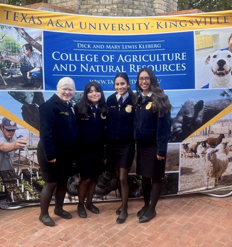 MaryCarrollHigh's tweet photo. Carroll FFA on the move! Officers spent 2 days at Ag Awareness Days teaching how ag impacts breakfast to blue jeans! ππ½π₯
Then today, members competed at Hoggie LDE Invitational at TAMUβK! π
Thanks for repping CHS with hard work & heart.
#CarrollFFA #TPND #AgAwareness https://t.co/z6ld0fQiQK