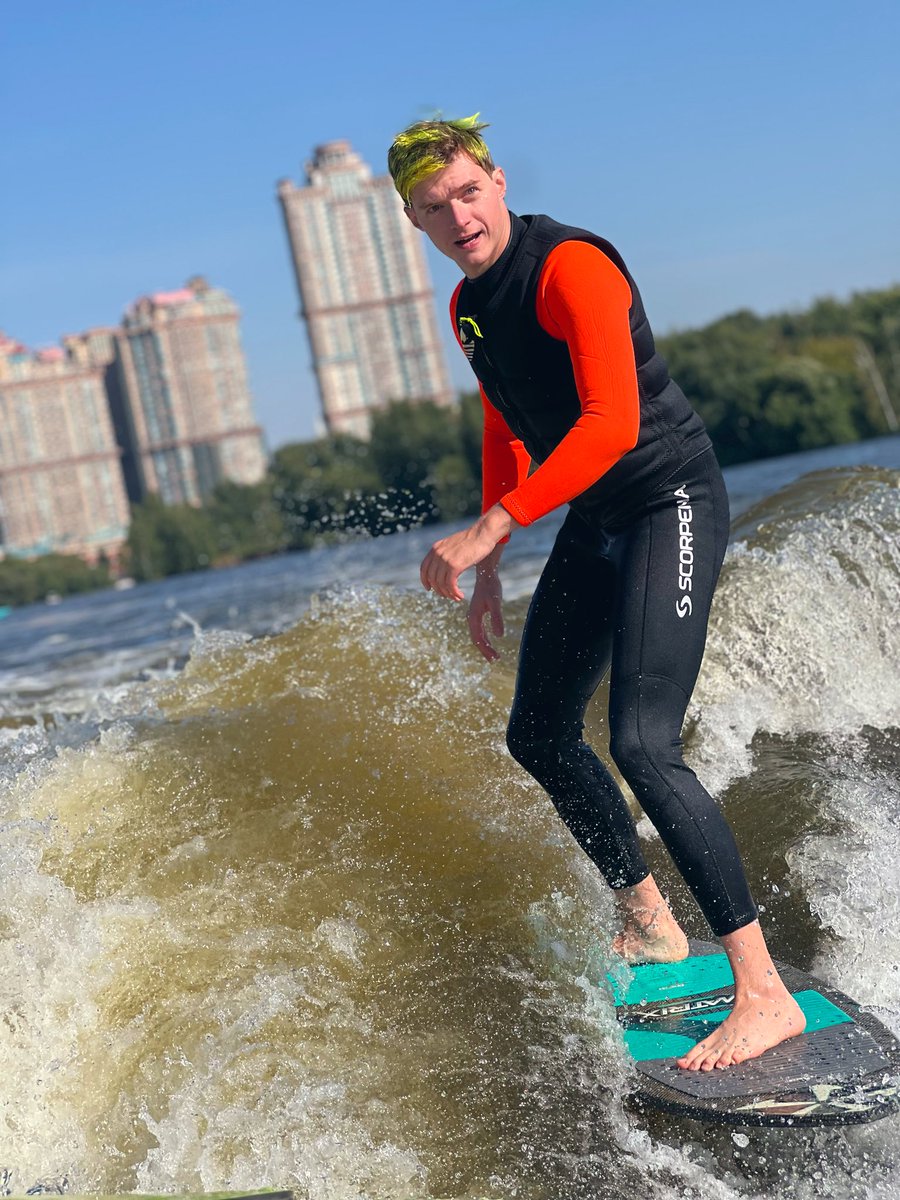 RalfBox's tweet image. Show me…
You out of suit,
You in fursuit, 
And art of your sona!!

Better late than never