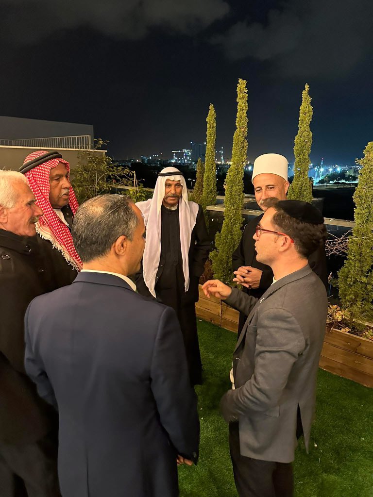 RabinoGarmon's tweet image. Ya NO más guerras‼️

Esta semana leemos sobre la Primera Guerra Mundial, pero no me refiero a la que estalló en Europa en 1914, sino al momento en que casi medio mundo mató al otro medio: Caín asesinó a su hermano Abel porque pensó que Dios había elegido solo a su hermano, cuando…
