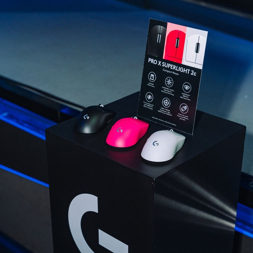LogitechG_ANZ's tweet image. The legend, now in a new size. 🐭 Introducing the PRO X #SUPERLIGHT2c. 

We took everything you love about the champion-winning SUPERLIGHT 2 and created a more compact, 51g model. Perfect for players with smaller hands or those who prefer claw and fingertip grips for maximum…