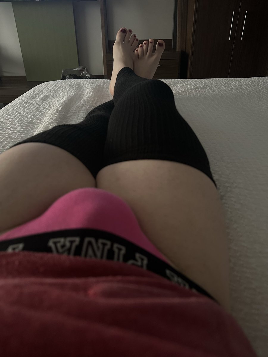 SissyEmilee's tweet photo. Just waiting for someone to cum play https://t.co/ffHbKV6M24
