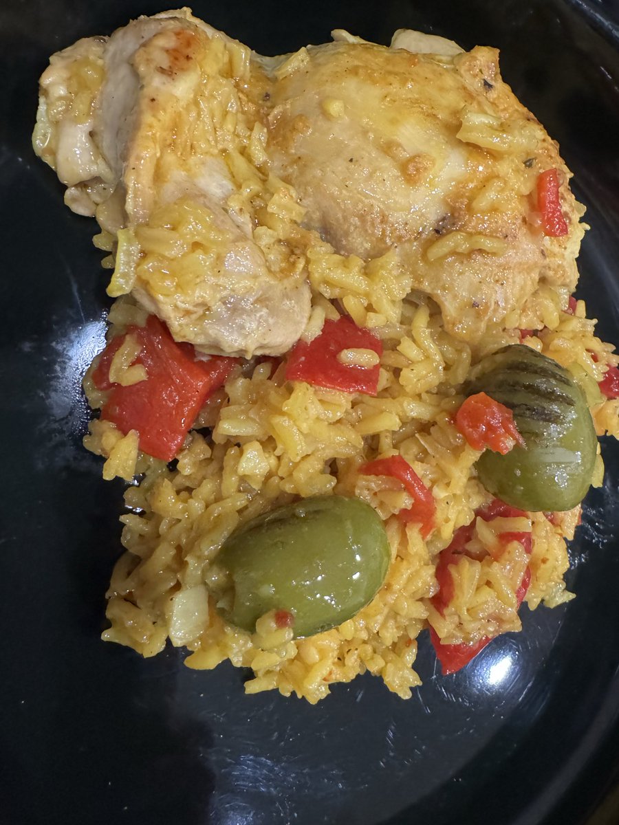 zipperer1908's tweet image. Chicken and yellow rice!