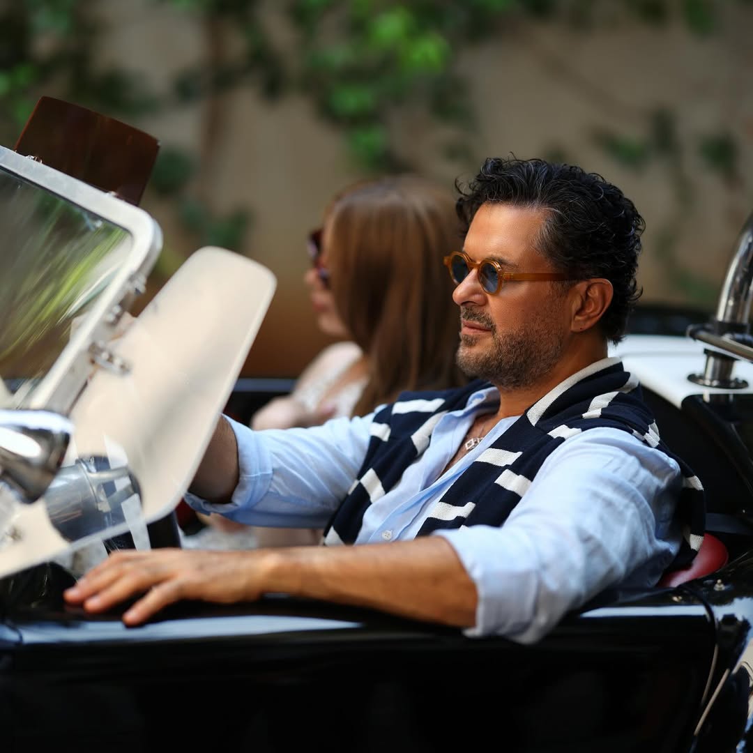 السوبرستار #راغب_علامة يُعبر عن سعادته بنجاح #خايف_من_إيه:
«حين أرى الناس تردّد كلمات الأغنية، وتنشر مقاطعها في كل مكان، أشعر بأن التعب لم يذهب سدى.
هذه الأغنية بالنسبة إليّ ليست مجرّد عمل فني آخر، بل هي حالة وجدانية صادقة، لأنها تحمل توقيع قلبي وإحساسي»
kulalusra.ae/people-talk/ce…