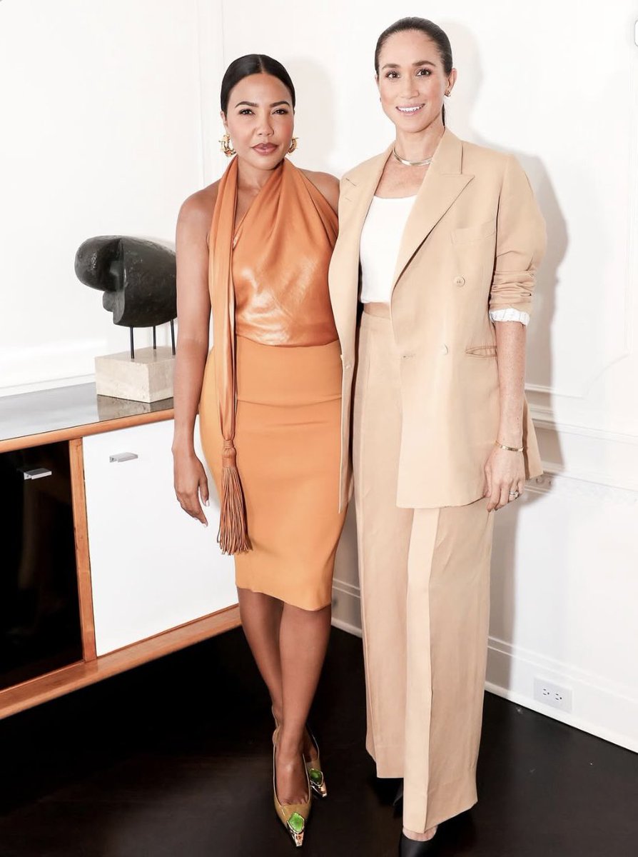 ZandiSussex's tweet image. Emma Grede and Meghan Sussex at the ‘A Seat At The Table’ dinner in LA. 

#WomenEmpowerment 
#WomenSupportingWomen 
#MeghanSussex