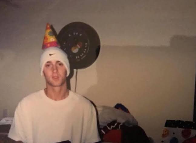 Today is the birthday of the best rapper 

Happy Birthday Marshall