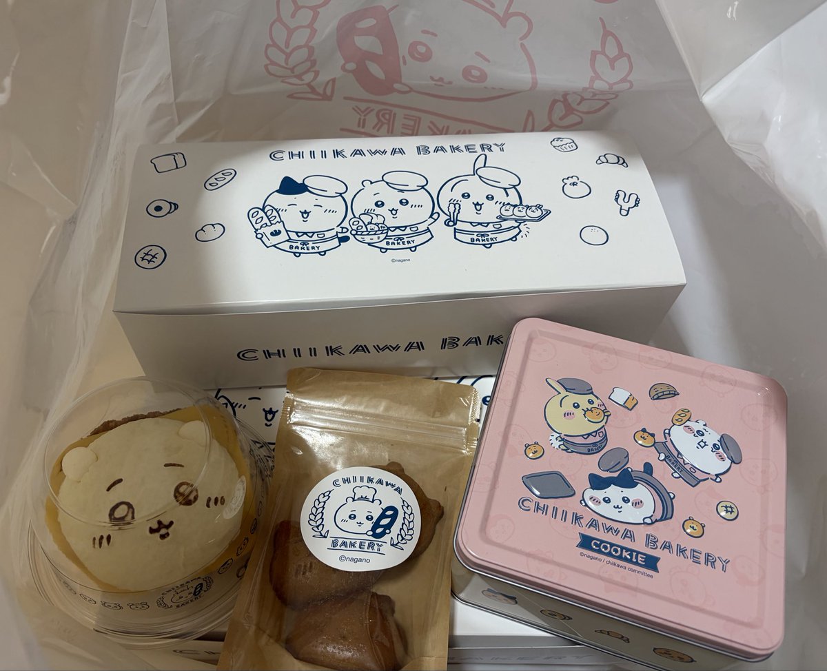 何もかもが可愛すぎ😍
もちろん娘と半分ずつです‼️
お腹の中はちいかわ達でいっぱい😅
中のクリームや餡はカスタード、チョコ、キャラメル、抹茶、ほうじ茶、かぼちゃ。どれも美味しかった🤗