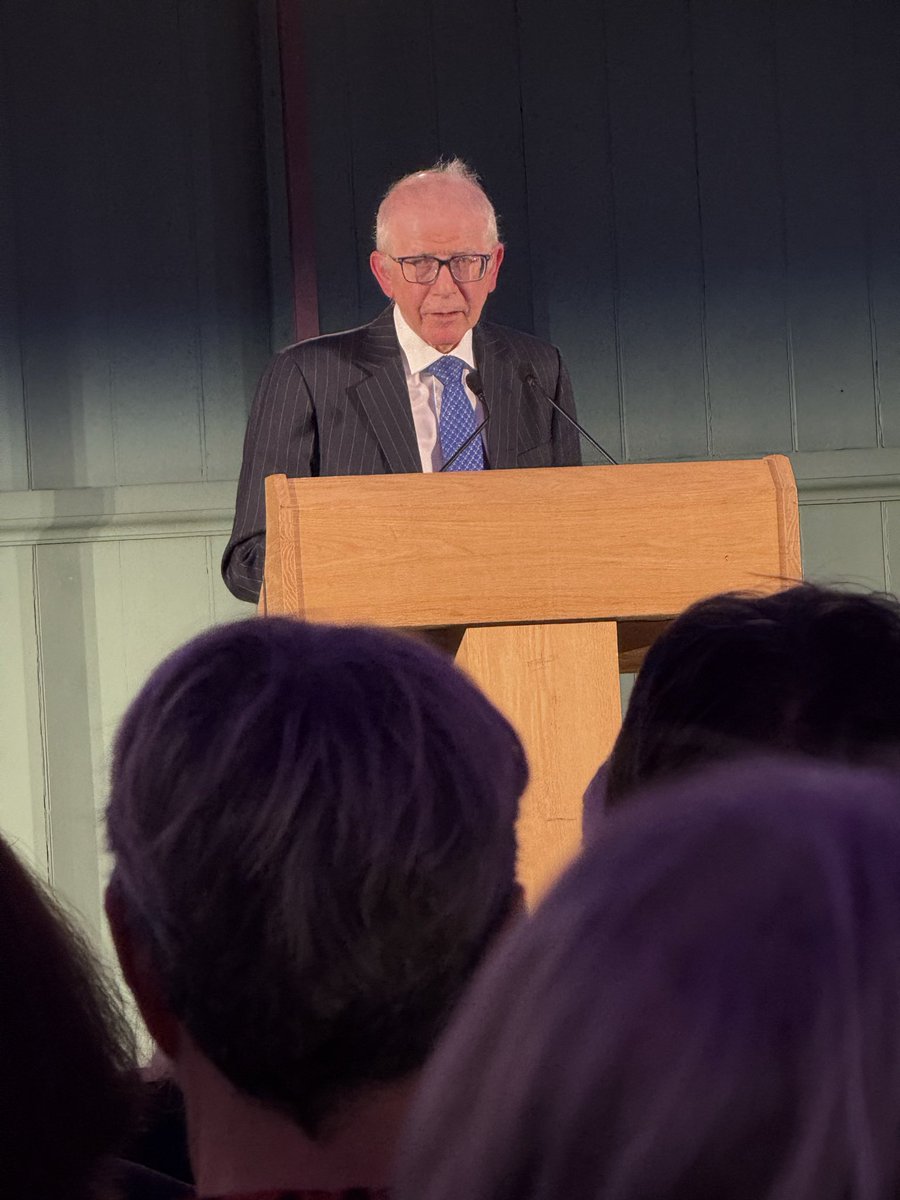 Christina Perry tweet media