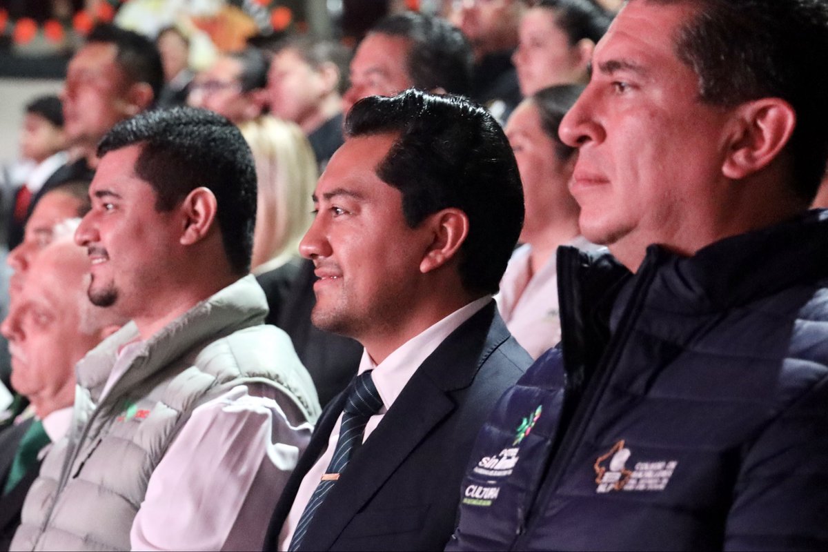 SergioArturoAM's tweet photo. 👉🏻 En San Luis, el Xantolo es una tradición que se vive y se comparte sin límites. 🇲🇽💚
#RicardoGallardo #ContraloríaSinLímites #TradiciónSinLímites #PotosíSinLímites #CGESLP #EnSanLuisSeViveMejor #SLP #XantoloSeVive #CulturaSinLímites #OrgulloPotosino #HuastecaPotosina https://t.co/ckYFjGsGwf