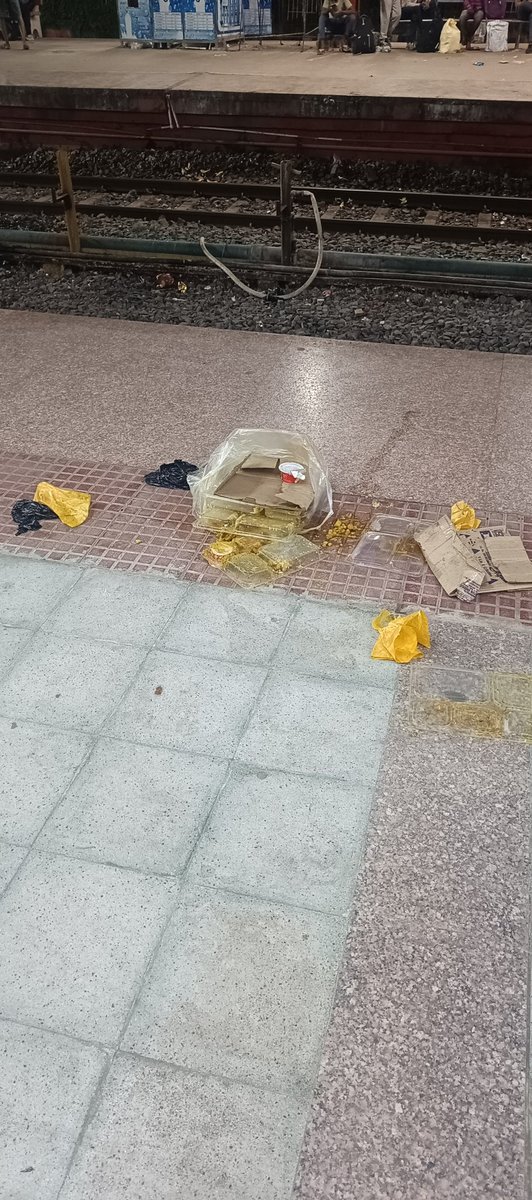 RAJS061's tweet photo. भारतीय रेल सफाई का पुरा ध्यान रखतीं है पुरे बिहार का सबसे खराब व्यवस्था है यहाँ पर 
  @patliputra
@RailwaySeva @RailMinIndia https://t.co/6nqaFkxTe5