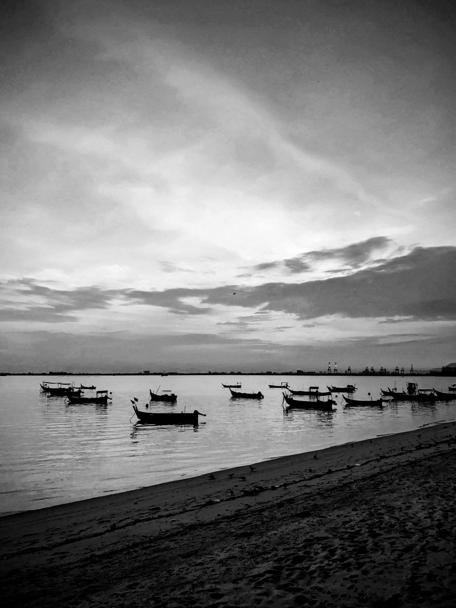 mb21_m_'s tweet image. ...some days, our conversations are in black and white 🖤🤍