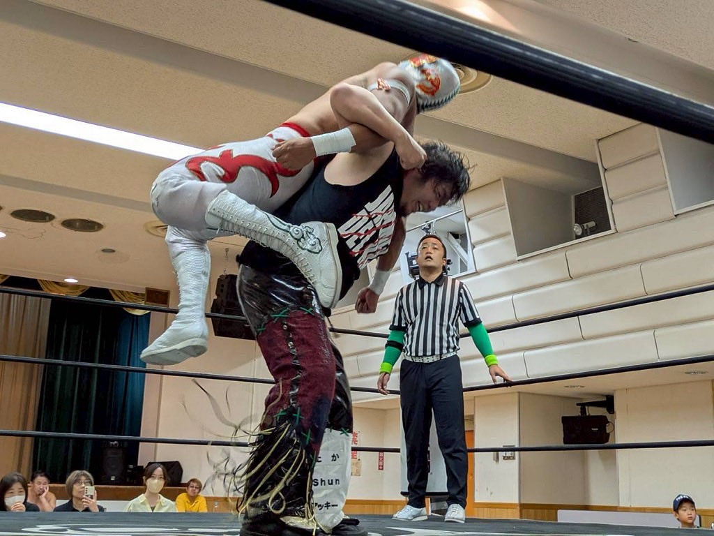 【視聴期間延長】
9月15日に開催しました高島平区民館大会のツイキャスプレミア配信ですがリングサイドカメラの映像をUPしました！
10月19日まで↓のリンク先で配信チケットを販売しております。
ご購入後30日間ご視聴頂けますので是非ご利用ください！

premier.twitcasting.tv/c:secretbase20… 

#pw_secretbase