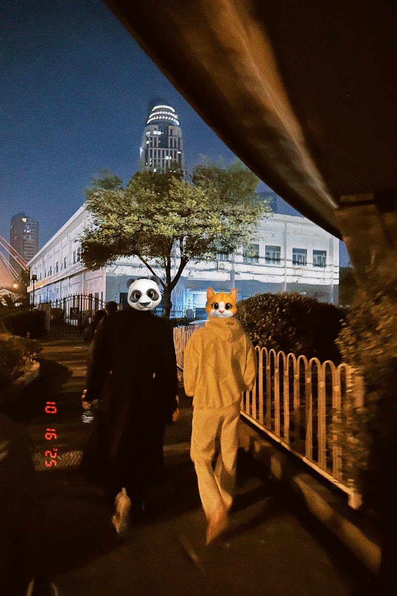 这么一坨人下次还在凌晨吃天津的烤包子