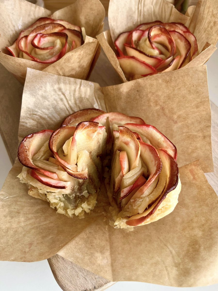 CurlyKathsCakes's tweet photo. Puff pastry apple roses 🌹 https://t.co/gFYcNLhWSD