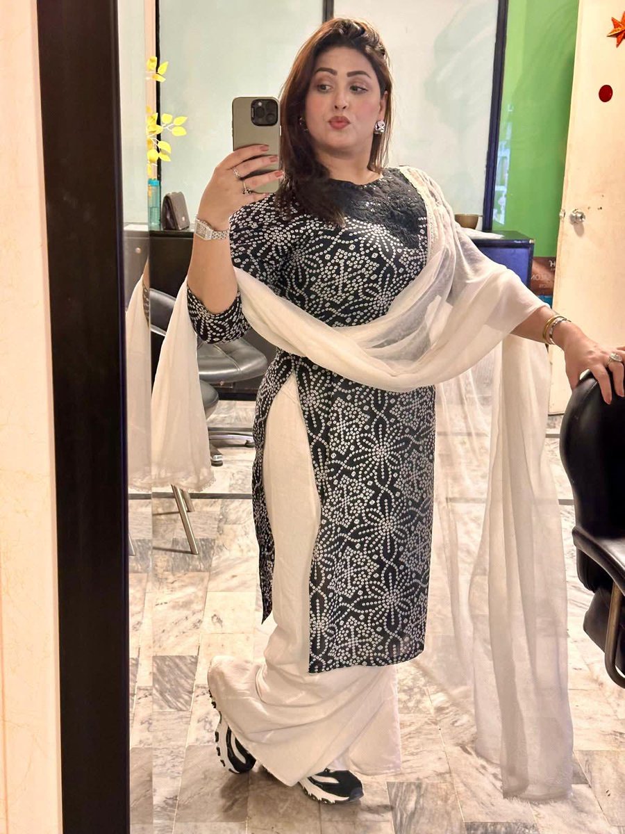 غرور تھا وہ میرا 
تبھی اللہ نے توڑ ڈالا۔۔