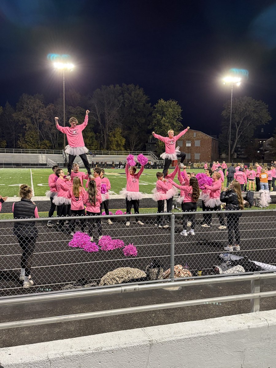 Such an entertaining evening <a href="/GCASDK12/">Grove City Area School District</a> as the juniors battle the seniors in our Elegant Eagles football game! #GCASDproud